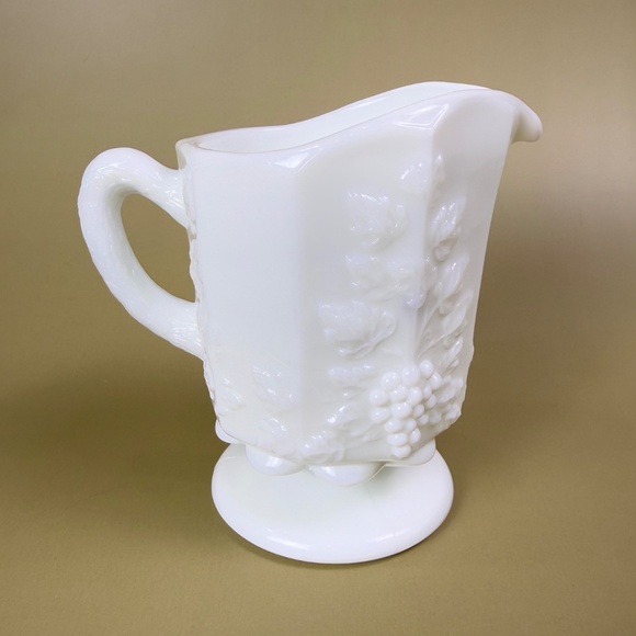 Westmoreland Milk Glass Grape Pattern Footed Creamer – Vintage Mid-Century - Picture 4 of 15